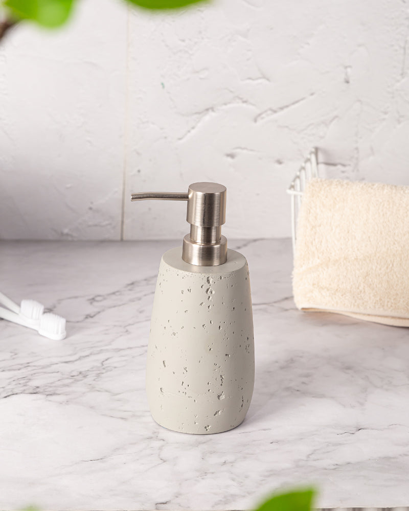 Luxurious Polyresin Bath Set Mouse Grey Pano