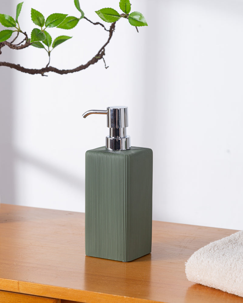 Exclusive Polyresin Bath Decor Bathroom Accessory Set of 4 Pano