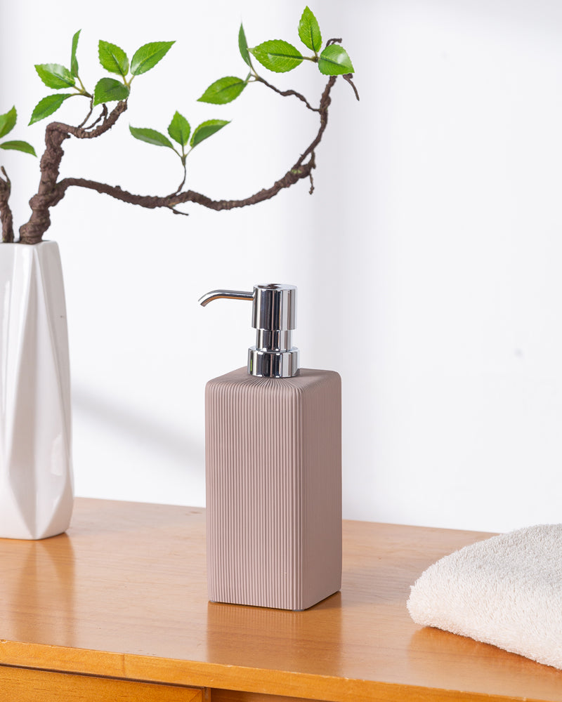 Exclusive Polyresin Bath Decor Bathroom Accessory Set of 4 Pano