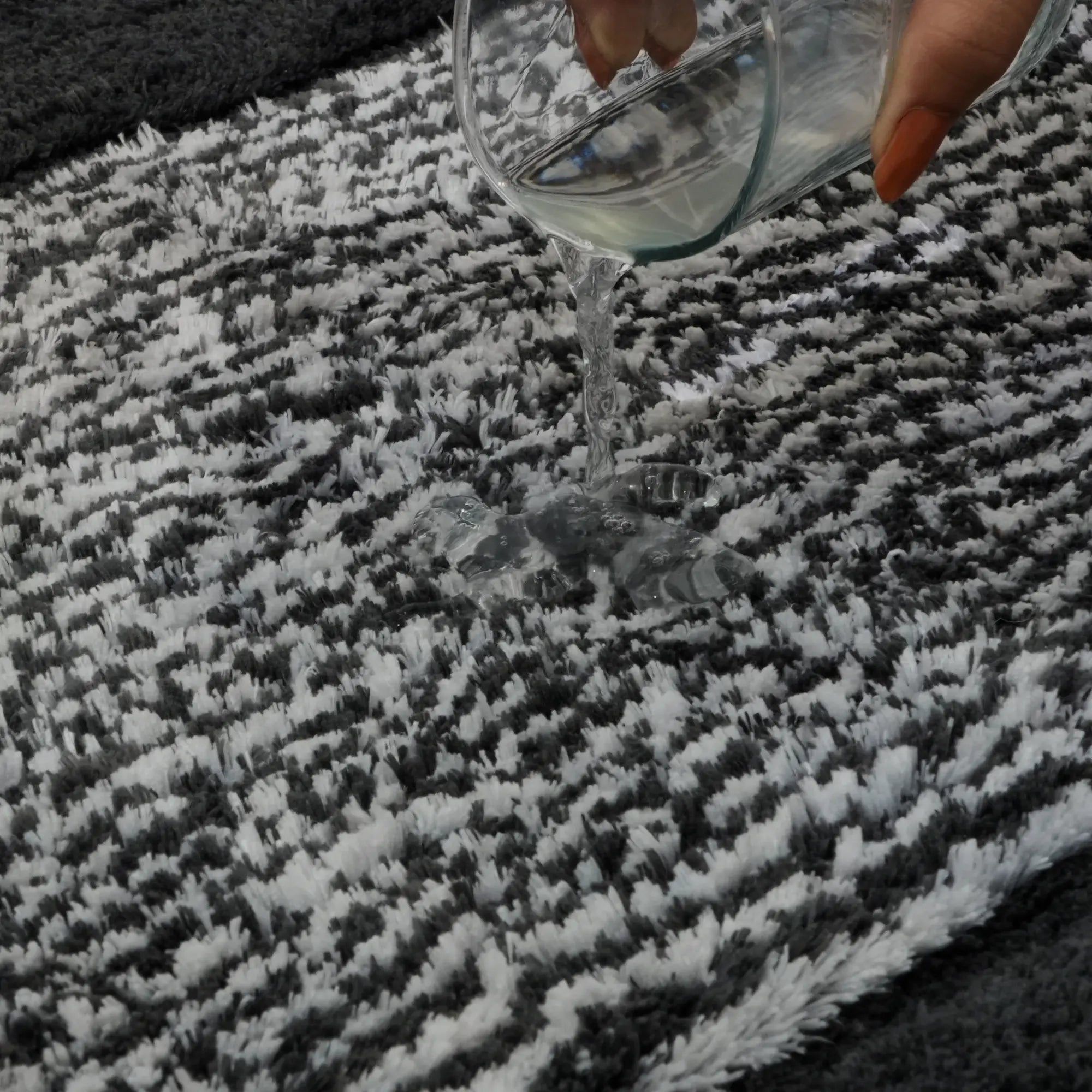 Bold Frame Microfiber Anti Skid Gray Bathmat