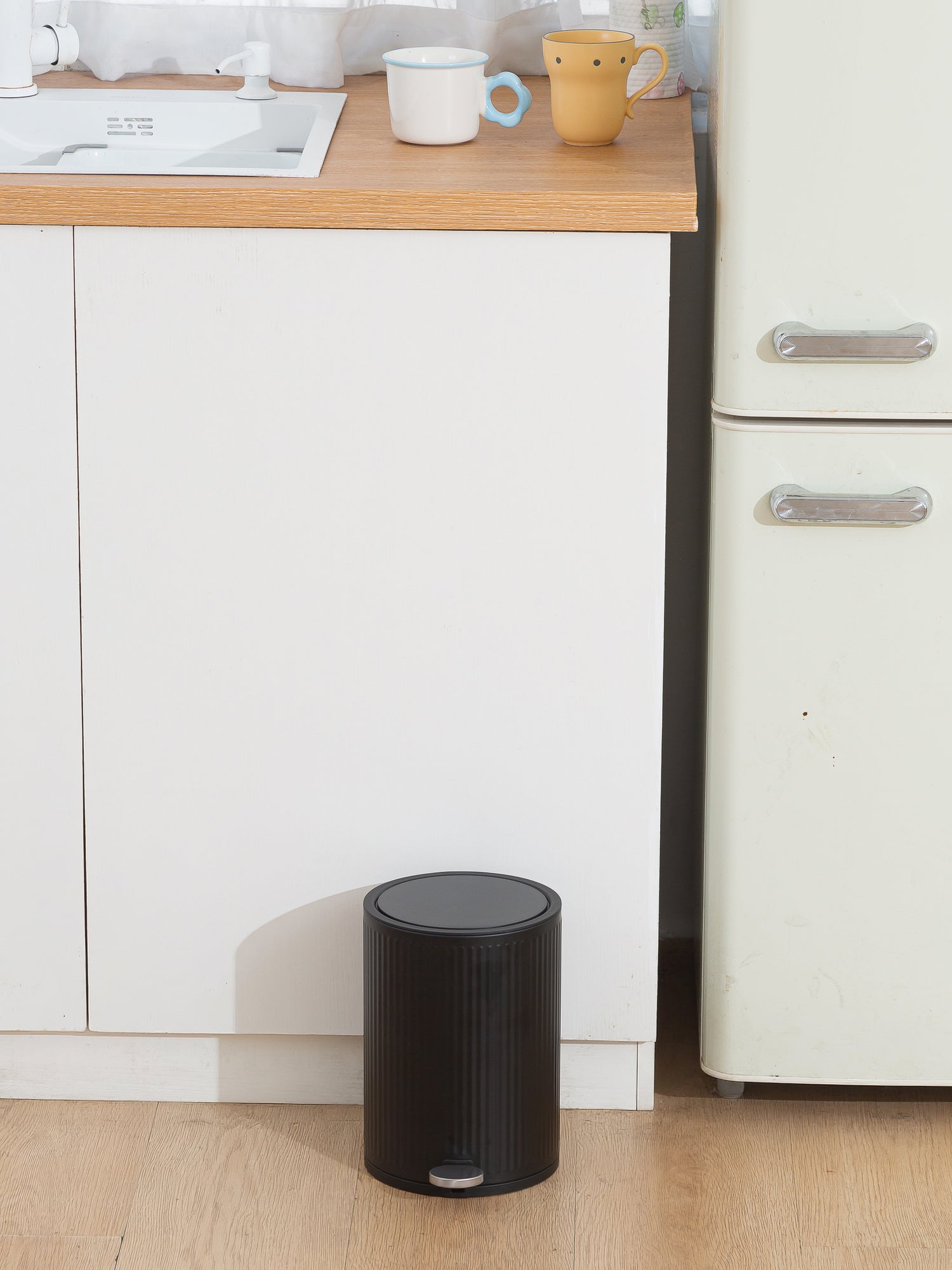 Nexa Stainless Steel Step Bin Black 3 Litre - Pano